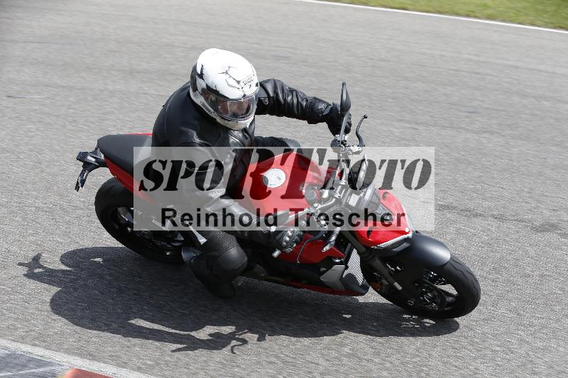 /Archiv-2024/29 12.06.2024 MOTO.CH Track Day ADR/Gruppe blau/unklar